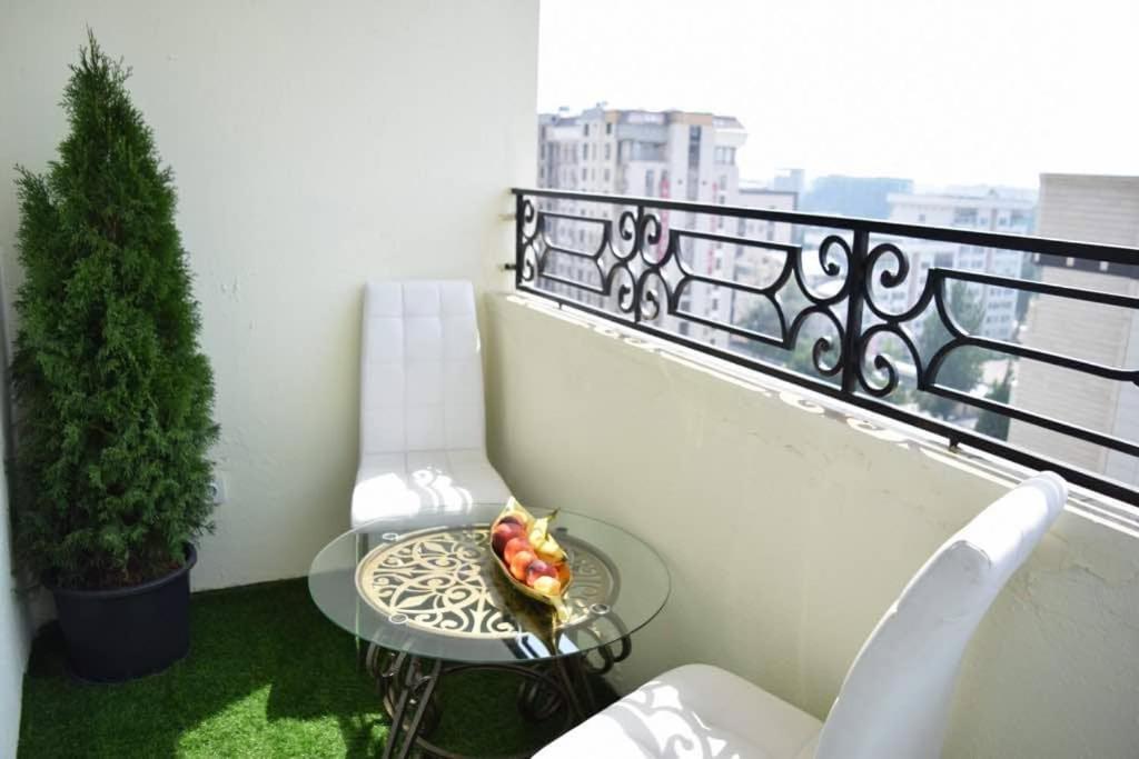 Sunny Apartment With Mountain View Bischkek Exterior foto